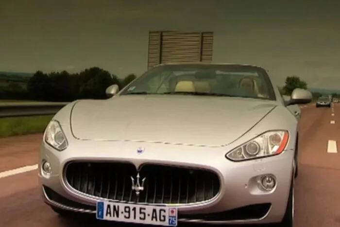 Maserati GranCabrio представляет испорченную, но привлекательную версию Grand Tourer